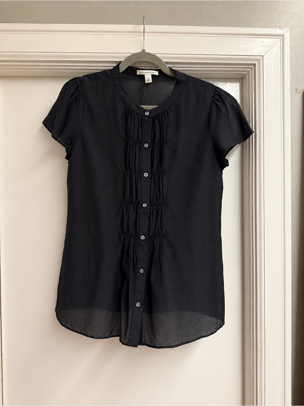 Banana Republic Black Short Sleeve Button-Front Blouse - Lightweight Women's Top